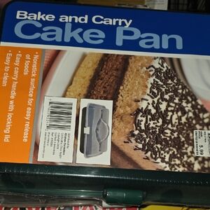 Nonstick Bake and Carry Cake Pan - Green